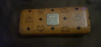 McM glases case, View more