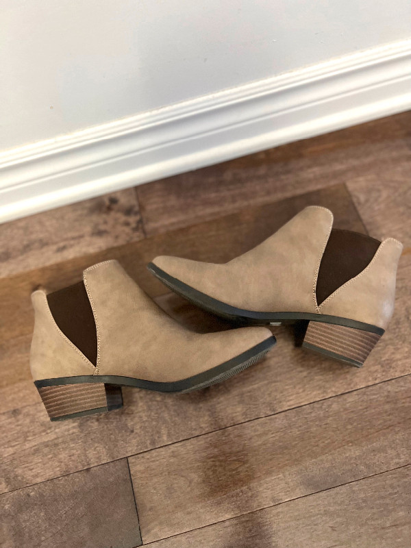 Women’s Ankle boots from Call it Spring -Taupe size 8.5 US dans Femmes - Chaussures  à Longueuil/Rive Sud