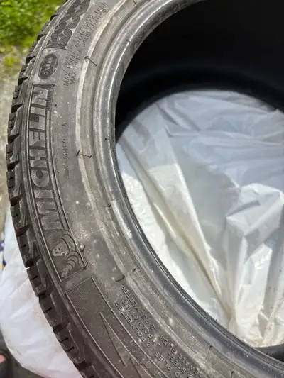 Michelin X-Ice 225/45 R17 94 H x5 Driven less than 500Km $800. OBO Antares Summer 225/45Z R17 94W x4...