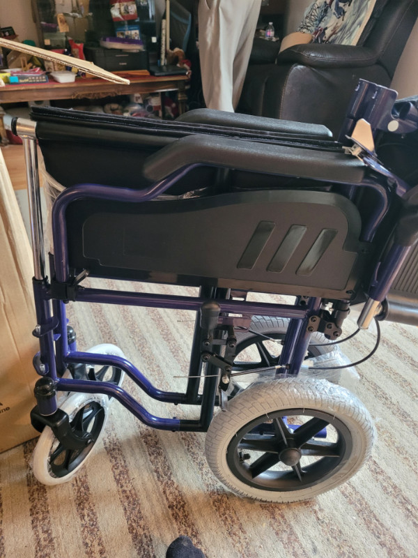 Living Basics Wheelchair in Health & Special Needs in Kitchener / Waterloo - Image 2