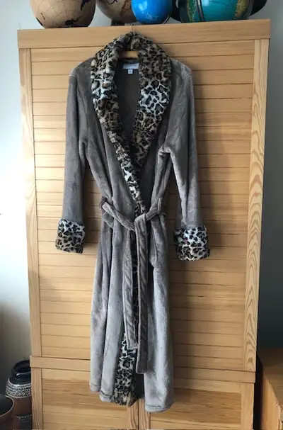 NEW Glamourous Designer Housecoat Shawl Collar Animal Print Robe, View more