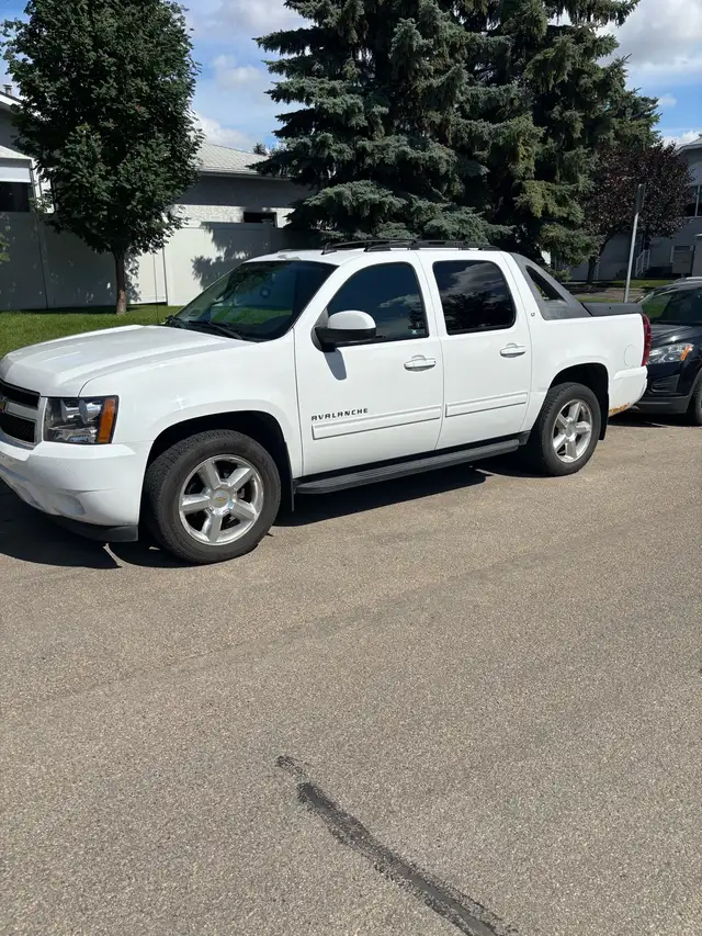 2012 Chevrolet Avalanche LT 116k!