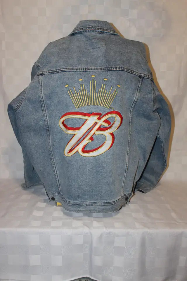 NASCAR Racing Dale Earnhardt Jr Budweiser Collector Jean Jacket in Men's in Calgary - Image 5