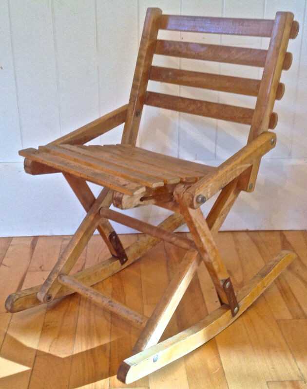 Antiquité. Collection Petite chaise berceuse pliante pour enfant | Art et  objets de collection | Lévis | Kijiji