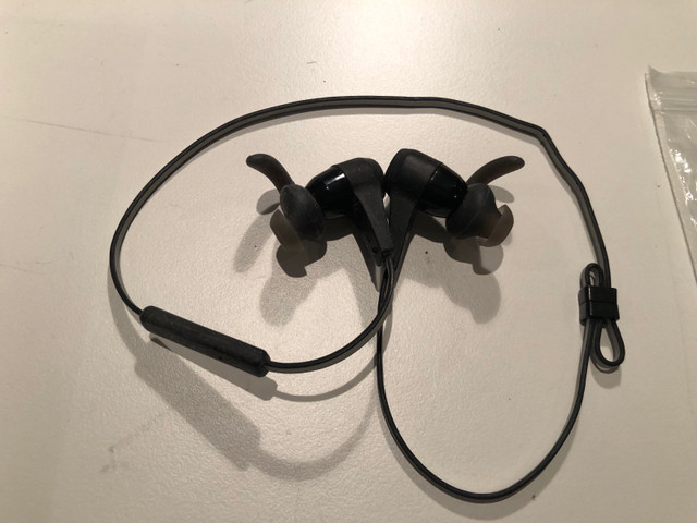 JBL Bluetooth Earbuds in Headphones in City of Toronto