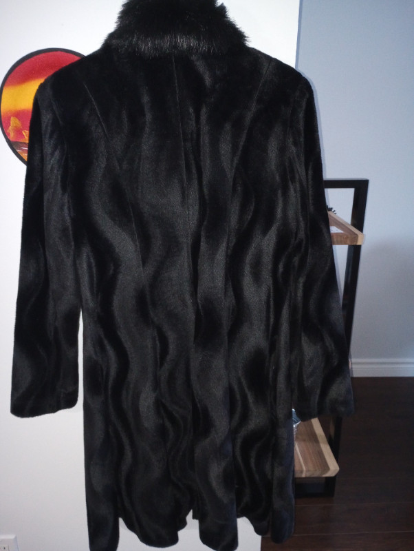 Manteau d'hiver dans Femmes - Hauts et vêtements d'extérieur  à Saguenay - Image 2