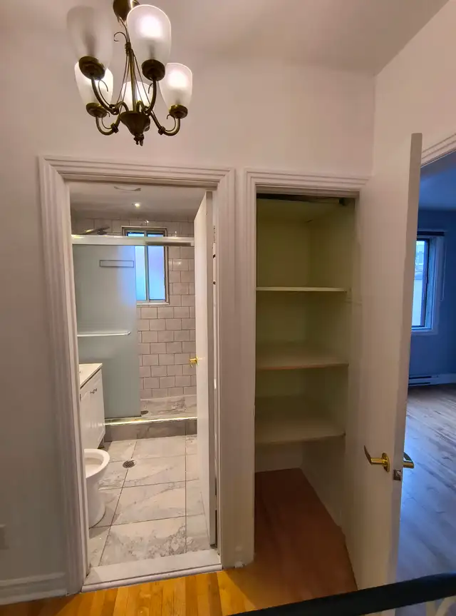 Grand 6-1/2 sur 2 étages, 2 salles de bain dans Parc-Extention in Long Term Rentals in City of Montréal - Image 15