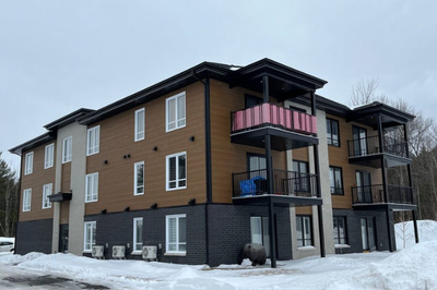 Libre à partir du 1er juillet À louer – Beau et grand 4 1/2 (construction 2021) Spacieux et lumineux...