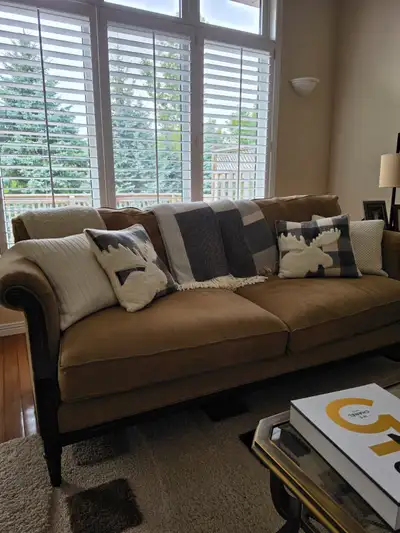 Living Room/Family Room Furniture (Sofa and Two Chairs), View more