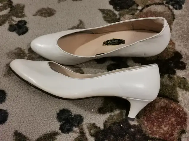 Size 8.5 shoes in Women's - Shoes in Guelph - Image 7