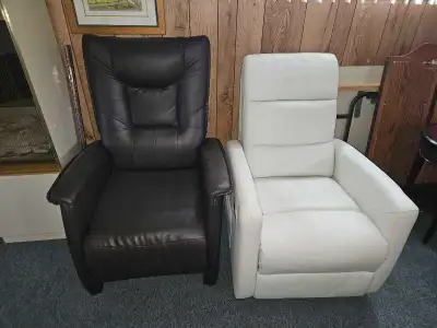 1 Fauteuil inclinable brun, 3 position, non bercant, non swevel. 120$ 1 Fauteuil inclin. 3pos. Blanc...