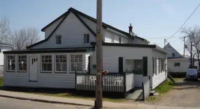 CHAMBRE  À LOUER À SAINT-AGATHE-DES-MONTS,PRÈS DE TOUT LES SERVI