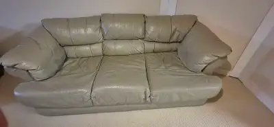 This comfortable, pre-loved leather sofa features a classic design and is in good condition, offerin...