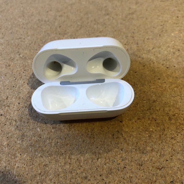 Apple AirPods 3rd Generation MagSafe Charging Case ONLY A2566 in Cell Phone Accessories in Ottawa - Image 3