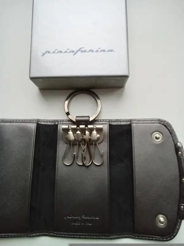 Porte cles Pininfarina tout cuir 4 cles couleur naturel in Arts & Collectibles in Laurentides - Image 7