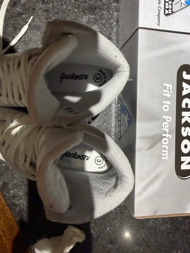 Jackson 200 Ice Skate Size 3 - Used in Skates & Blades in Markham / York Region - Image 4