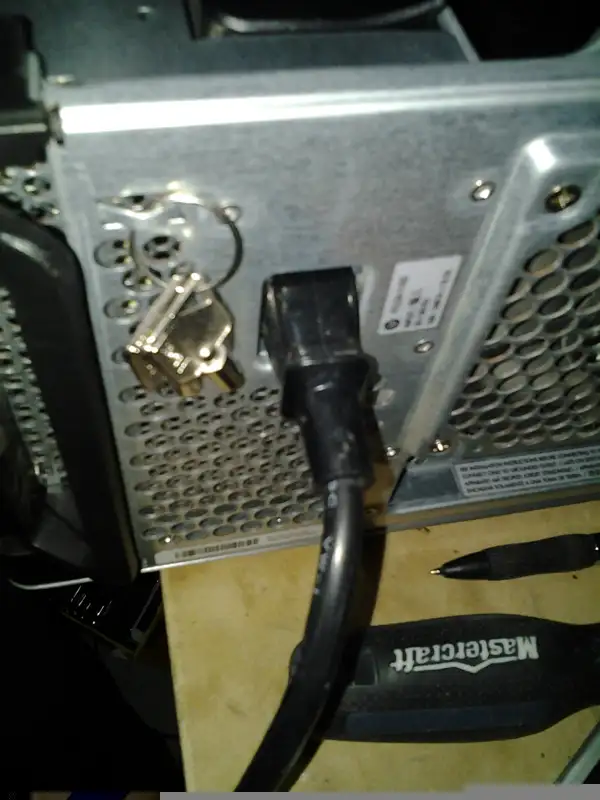 hp z620 2x e5-2670 v2  20 physical cores 40 logical cores 128 gi in Other in City of Montréal - Image 4