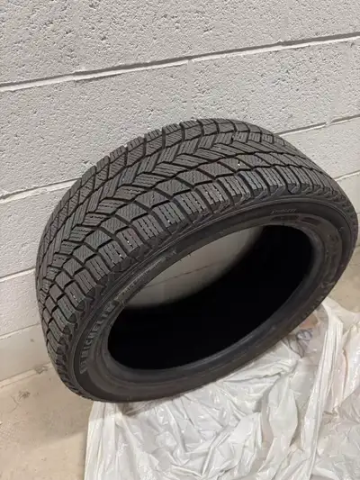 I'm selling a single Michelin X-Ice Snow SUV winter tire, sized at 255/45R20 105T. This tire is in n...