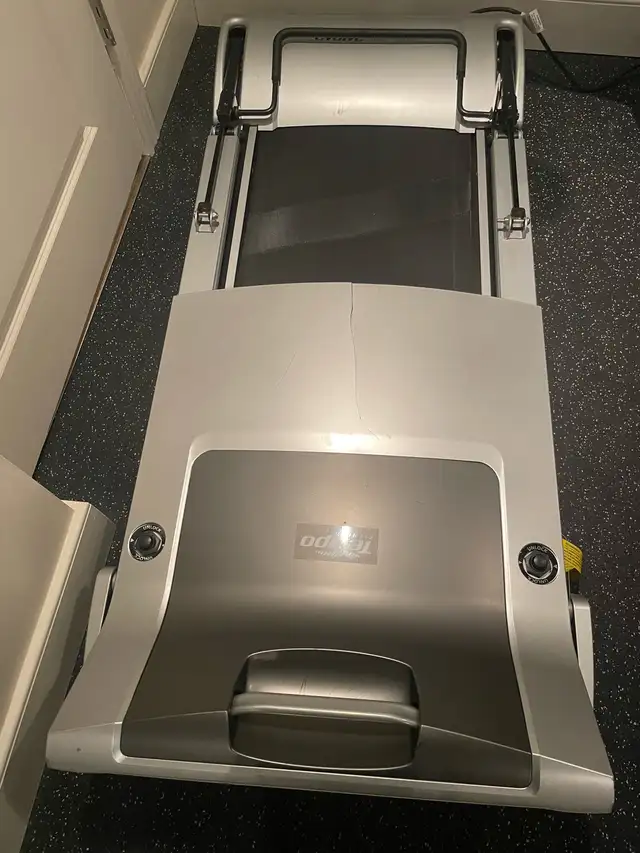 Tempo Evolve fold-away treadmill in Exercise Equipment in St. Catharines - Image 3