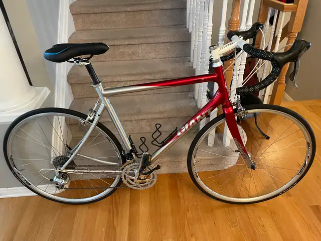 giant road bike in Road in Ottawa - Image 5