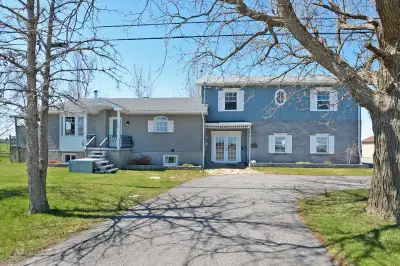 Pour plus d'informations: Centris #17005603 ou contacter Julie Lemire au 450-601-2835 Nichée sur un...