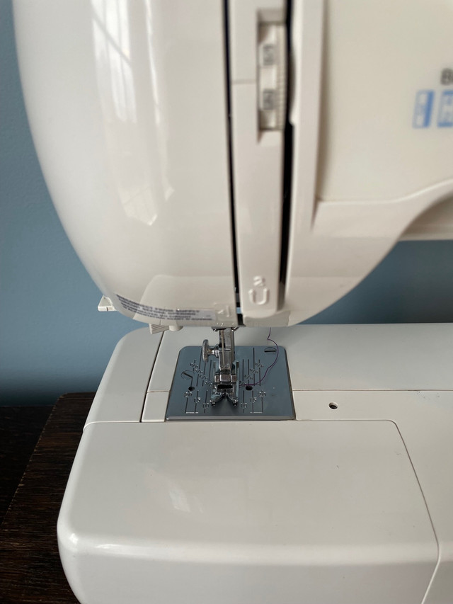 Kenmore Sewing Machine Like New in Hobbies & Crafts in Markham / York Region - Image 3