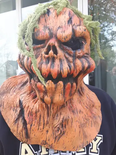 Evil Jack-O-Lantern Design High quality latex Great condition Get ready to scare up some fun!