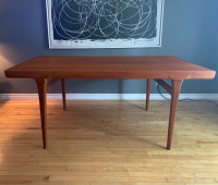 Mid century modern Teak dining table with self storing leafs - 
