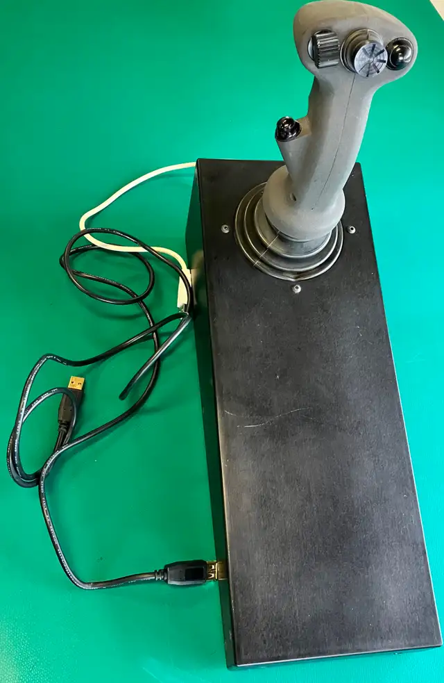 Joystick Controller Daco 1165-1 in Other in Québec City - Image 9