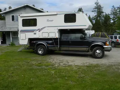 101/2 foot camper needs some TLC. as the roof has a leek just above drivers door side. lt has a sola...