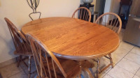 Medium oak table with chairs and 3 leafs