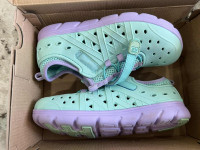 NEW Stride rite running shoes RRP $40 sz 2
