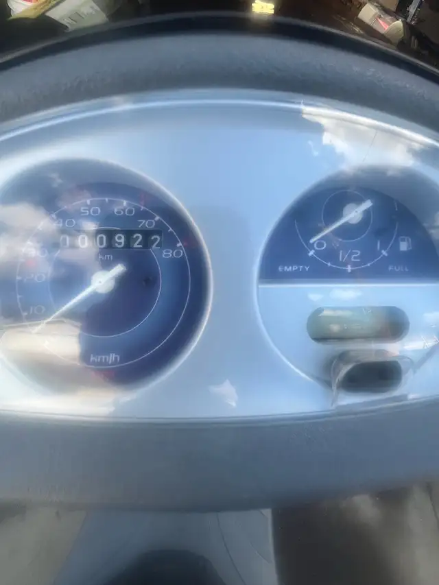 2007 Piaggio (LOW KMS) in Scooters & Pocket Bikes in Edmonton - Image 4