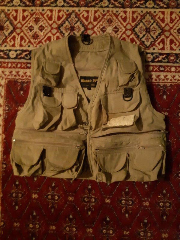 SMALL FISHING VEST WITH FLY CASE in Fishing, Camping & Outdoors in Belleville