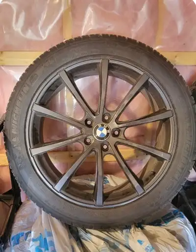 Modèle : Michelin Pilot Alpin Grandeur : 275/40R20 Inclus : Pneus + Jantes (MAGS) Usure minimale App...