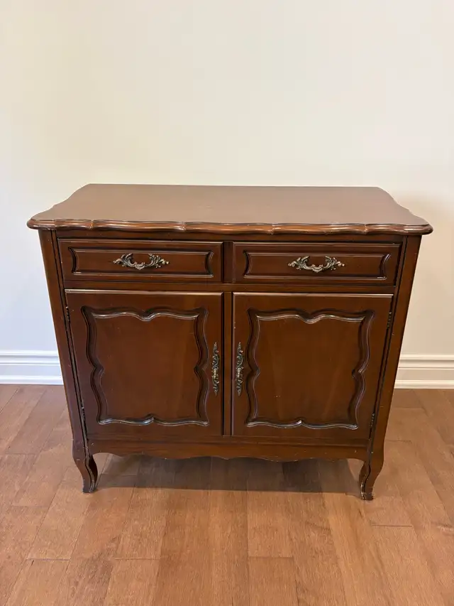Vintage French Provincial Hutch & Sideboard Cabinet set in Hutches & Display Cabinets in Markham / York Region - Image 5