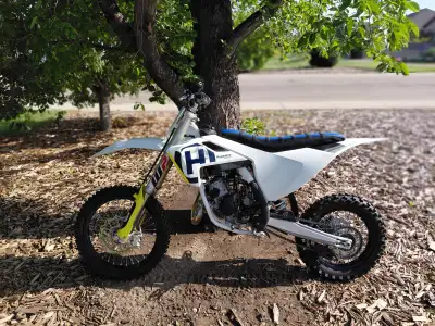 Selling a clean and well-maintained 2018 Husqvarna TC 85 with the standard 17/14 small wheel setup....