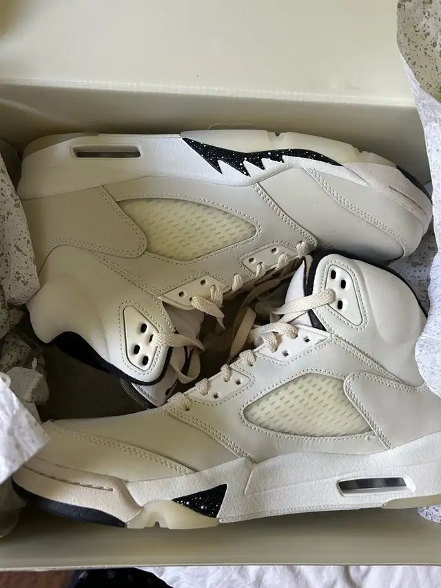 Air Jordan 5 Retro “Sail” (DS) in Men's Shoes in Markham / York Region - Image 2