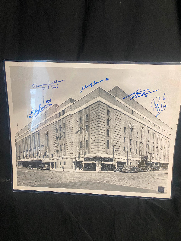 Classic  Toronto Maple Leafs Autographs in Arts & Collectibles in Moncton