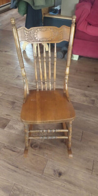 chaise antique bois sculter