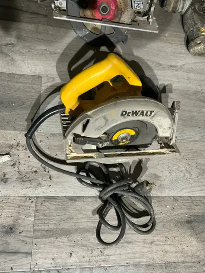 DEWALT 15 amp Corded 7 1/4-inch Lightweight Circular Saw, View more