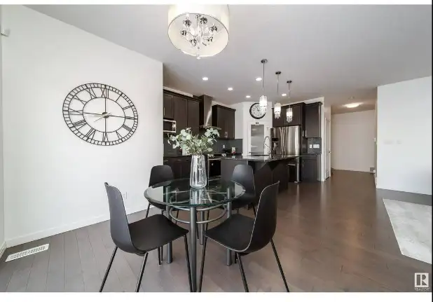 Spacious 5-Bedroom Home with Luxurious Features for Rent in Long Term Rentals in Edmonton - Image 9