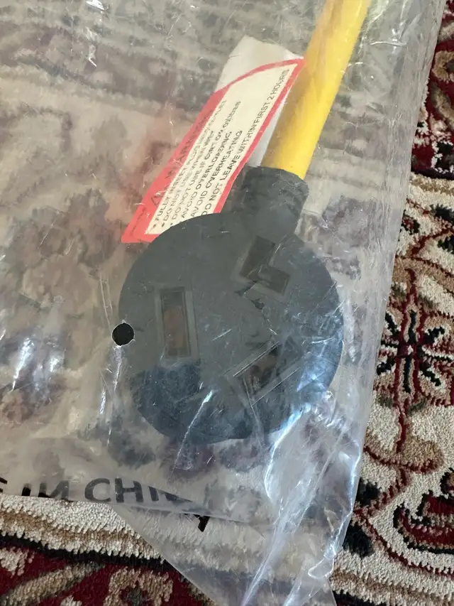 NEMA 10-50P to 10-30R 120V/240V 30 Amp 3 Male Plug to 3 Prong Fe in General Electronics in Markham / York Region - Image 4