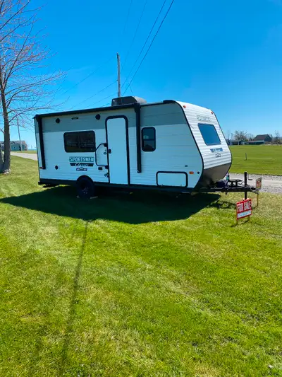 2022 KZ 21’ Sportsmen Classic travel trailer for sale. Great condition. Indoor/outdoor stereo system...