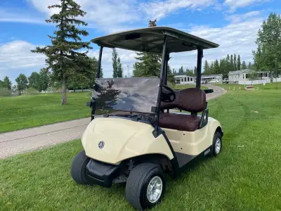 Up for sale is a 2018 Yamaha Drive2 works and looks great! Brand new fold down tinted windshield, Tr...