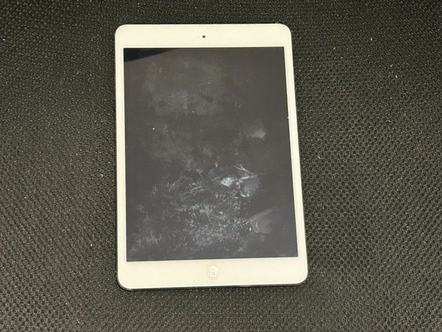 Apple iPad Mini 2 Model A1489 (2015) 16GB FOR PART OR NOT WORKIN dans Accessoires pour iPad et tablettes  à Ville de Montréal - Image 2