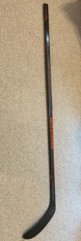 USED LEFT HAND SENIOR WARRIOR COVERT QR1 - GRIP - 85 FLEX Stick in Hockey in Kitchener / Waterloo - Image 3