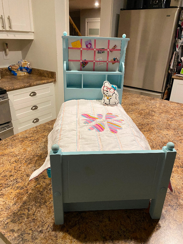 American Girl Doll Bed and Blanket Set in Toys & Games in Oakville / Halton Region - Image 2