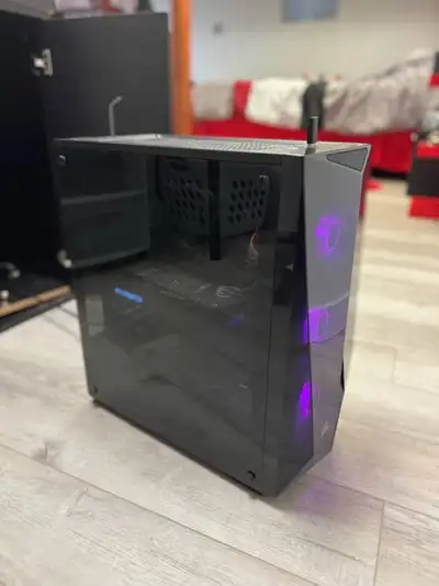 Je vends un setup gaming complet prêt à l’emploi. Tour avec : • Processeur AMD Ryzen 3 3300X • Carte...