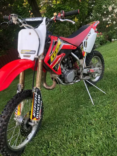 2007 cr85, runs good and drives good, brand new chain and front/rear sprockets(not shown in pictures...